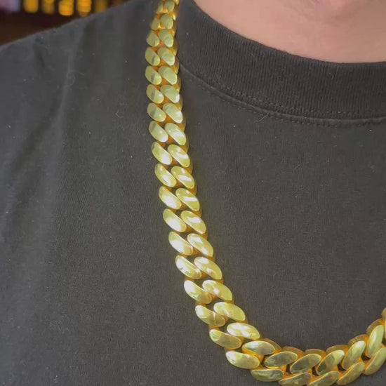 Plain Cuban : Yellow Gold video